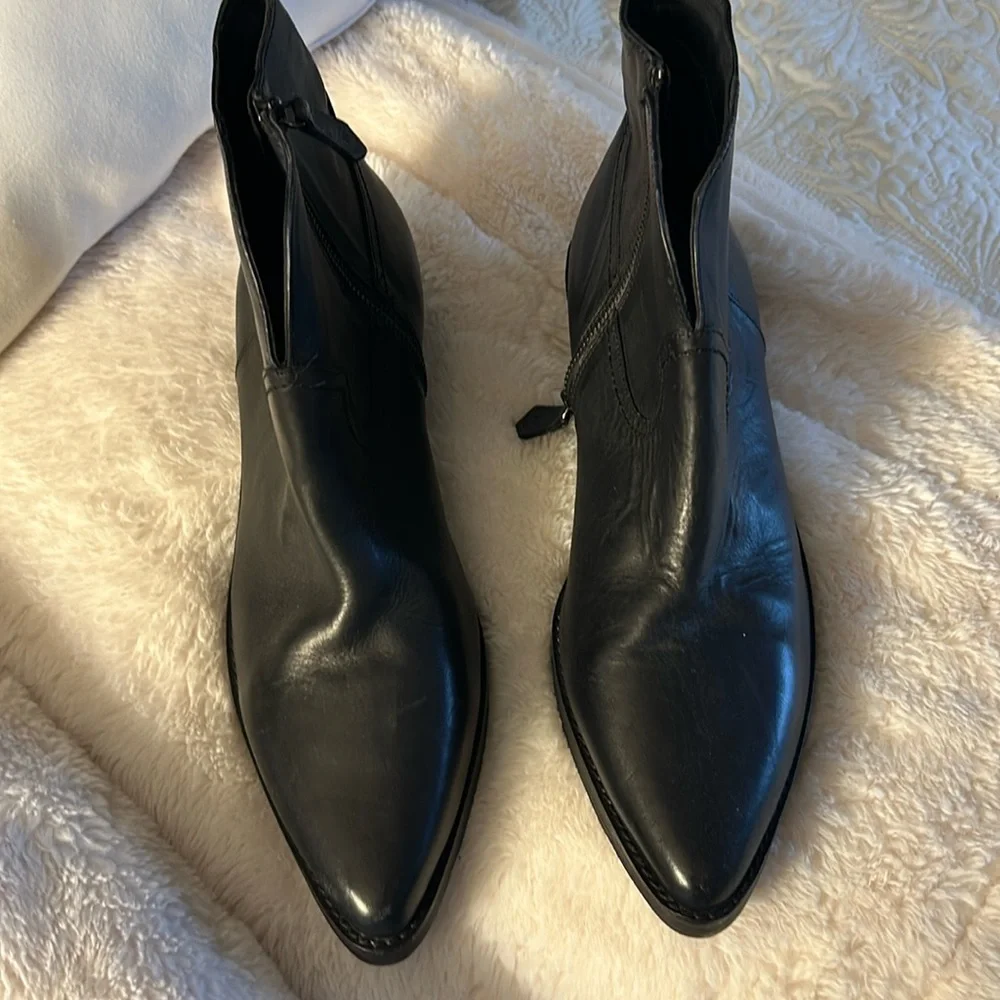 Vintage Foundry Boot Co. Women’s Leather Booties Size 10-EUC MRSP $249.00